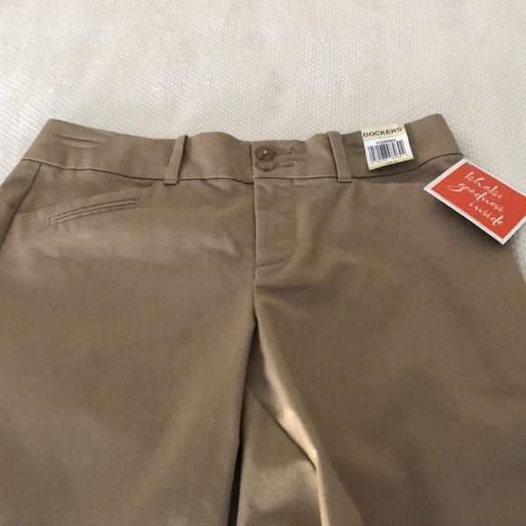 Women’s Dockers Khaki Refined Bermuda shorts - Picture 6 of 7
